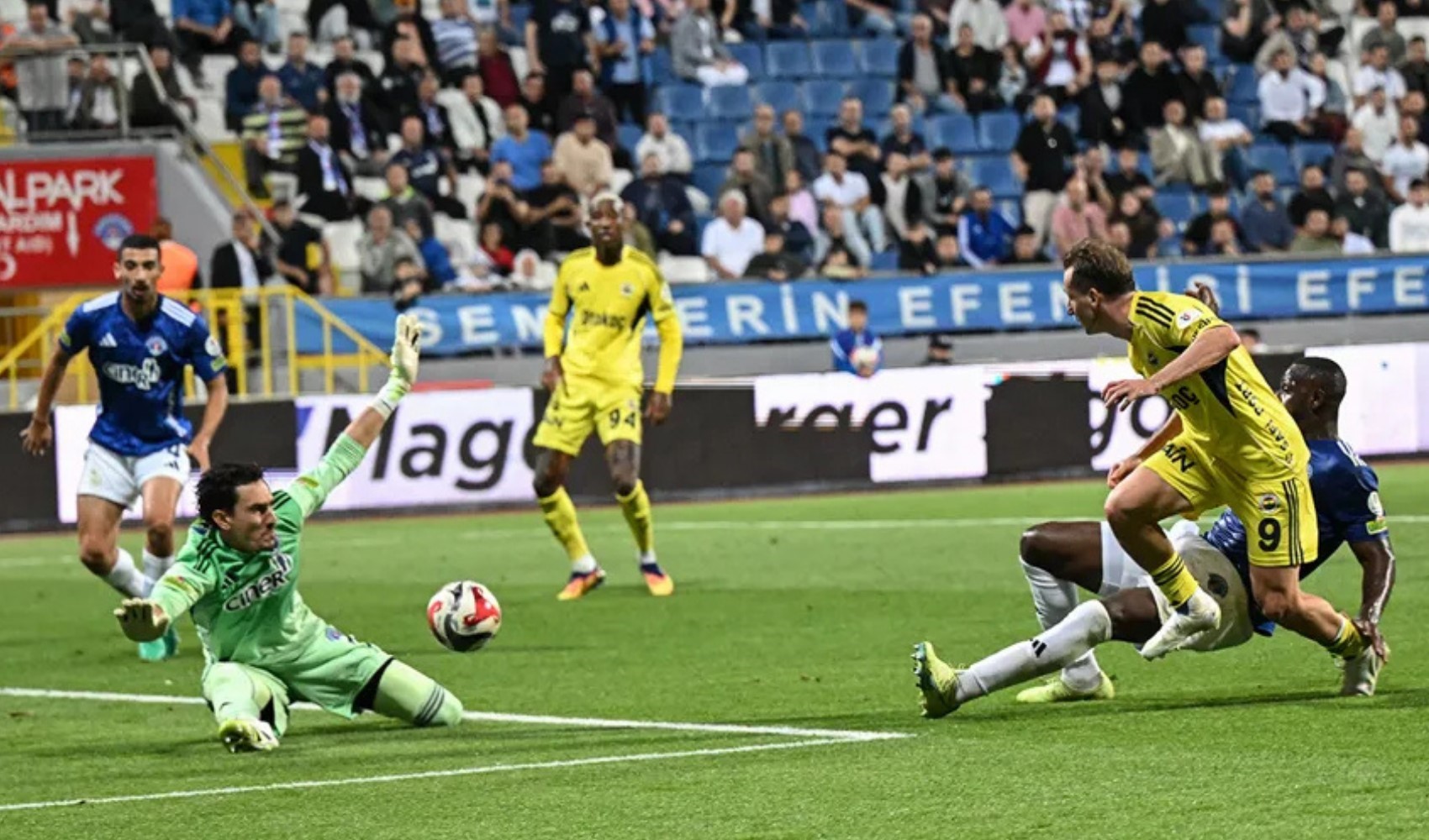 Fenerbahçe şampiyonluk yolunda büyük yara aldı: Bir kayıp daha!