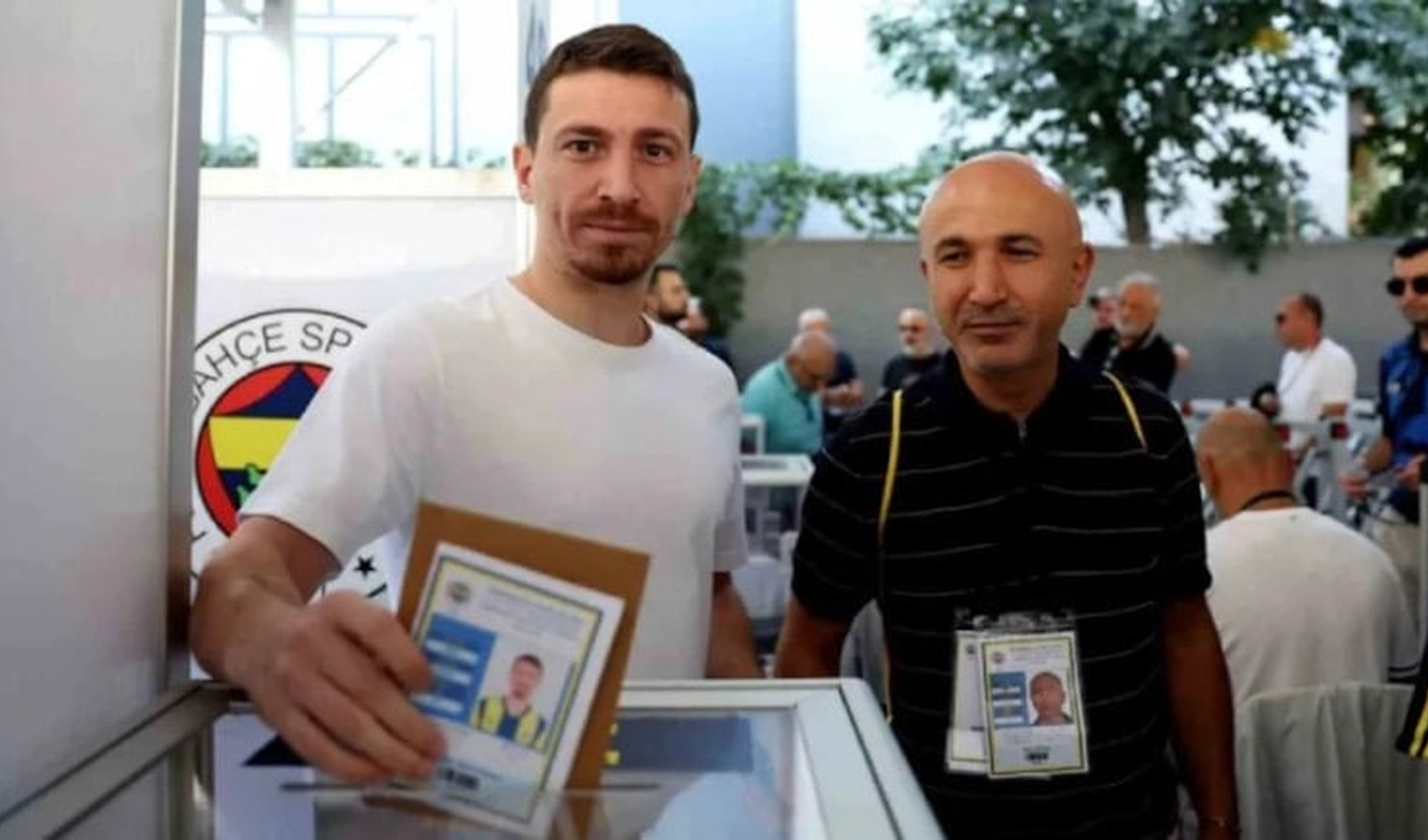 Mert Hakan Yandaş'tan Fenerbahçe tüzüğüne aykırı hareket!