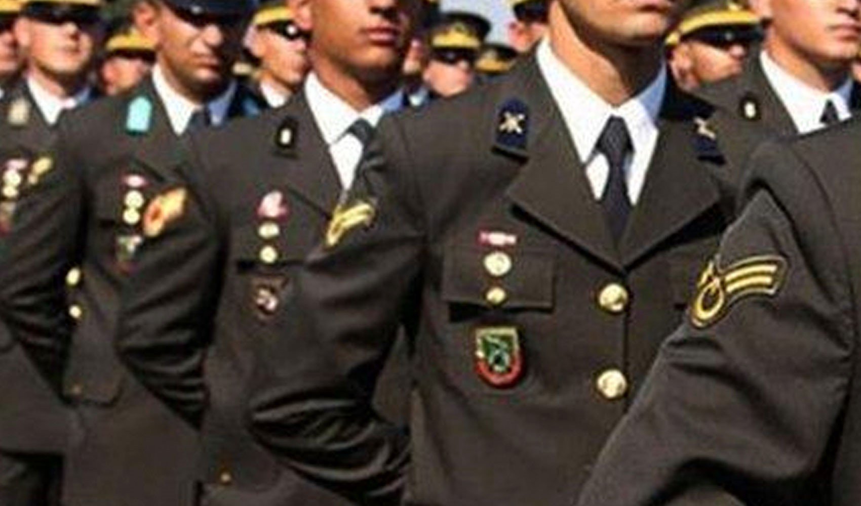 Hatay'da çocuklara su veren astsubaya 'emre itaatsizlik' cezası