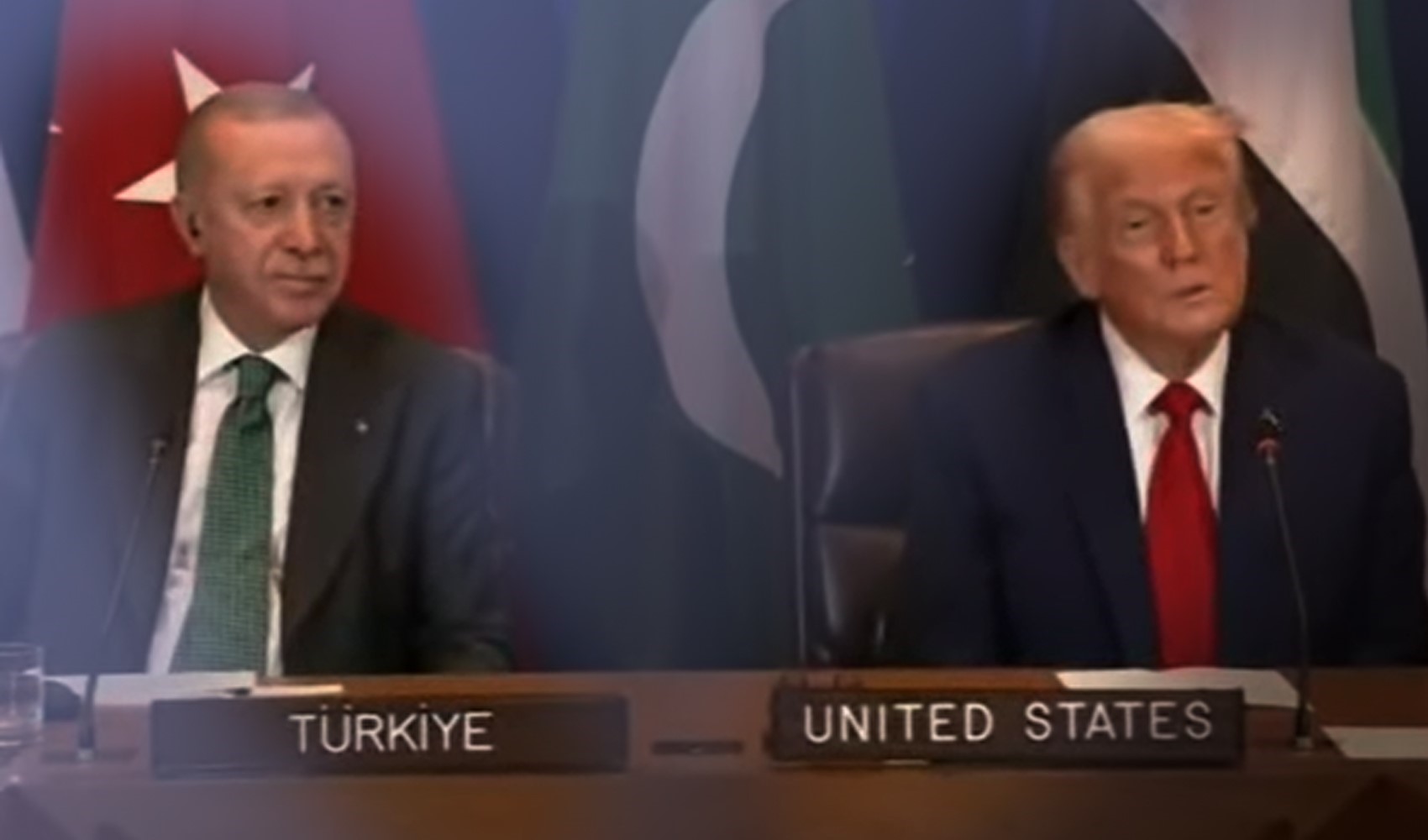 Erdoğan ile Trump, kritik Gazze zirvesinde yan yana: Toplantı sonrası 'memnunum' açıklaması geldi