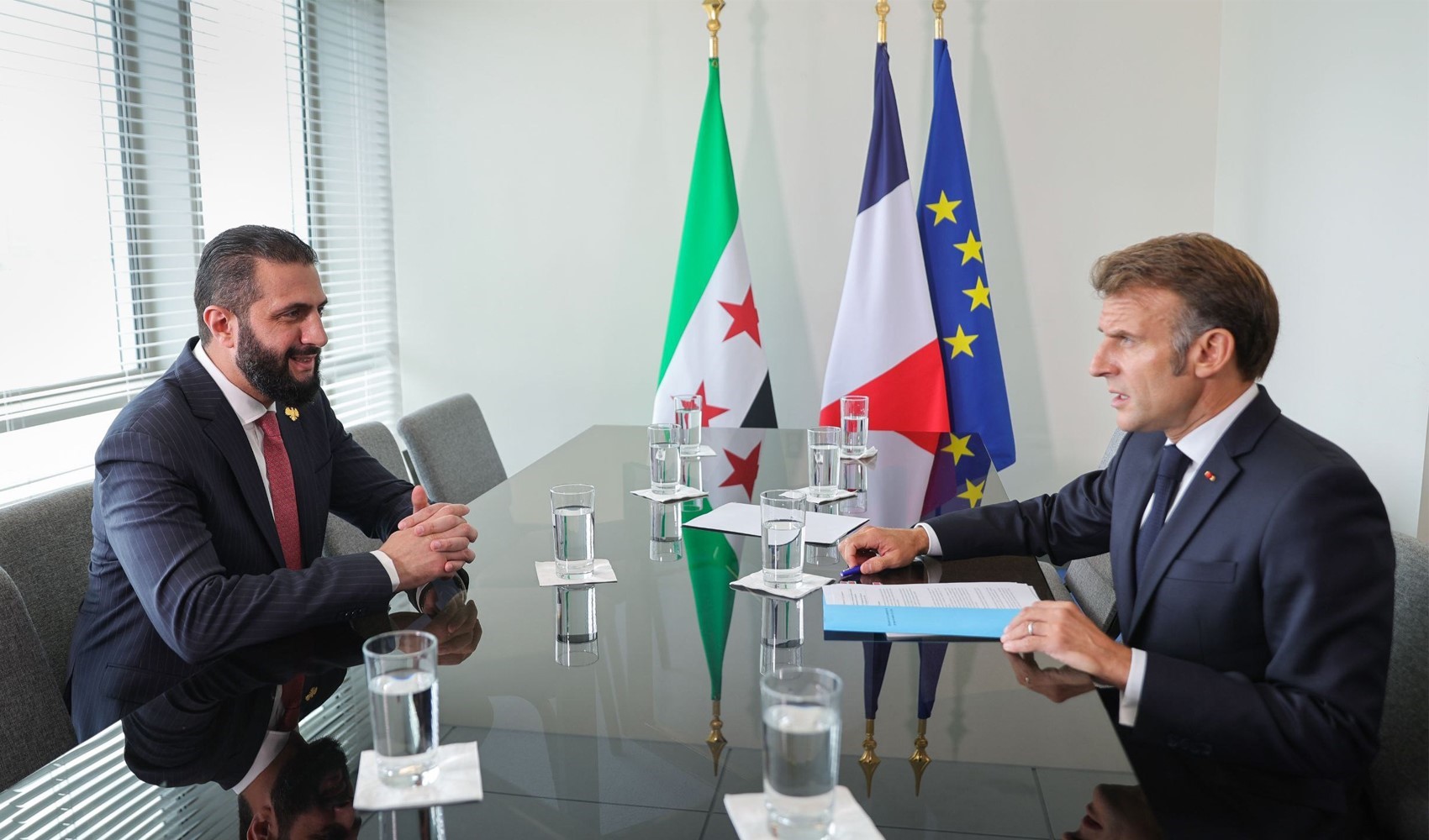 Suriye Devlet Başkanı eş-Şara, Fransa Cumhurbaşkanı Macron ile görüştü