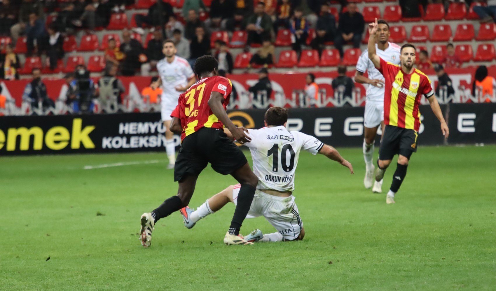 Beşiktaş'tan erteleme maçında bol gollü galibiyet Beşiktaş'tan erteleme maçında bol gollü galibiyet