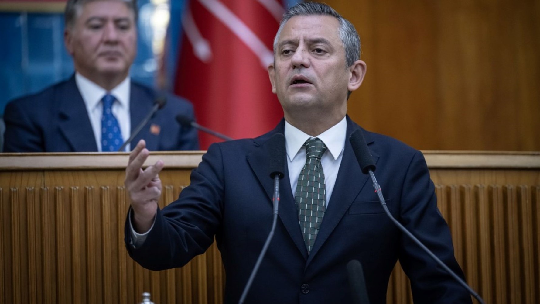 Özgür Özel, İmamoğlu'nun adaylığı engellenirse ne yapılacağını açıkladı! Dikkat çeken Mansur Yavaş sözleri...