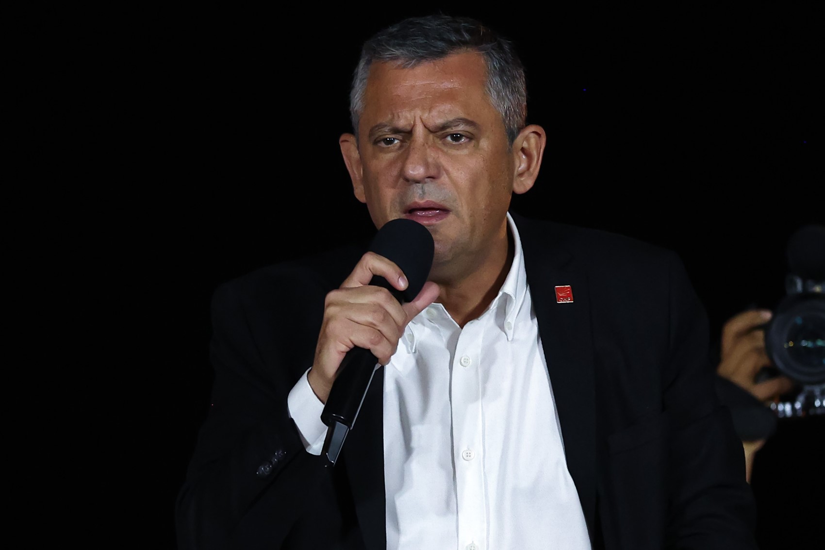 Özgür Özel, İmamoğlu'nun adaylığı engellenirse ne yapılacağını açıkladı! Dikkat çeken Mansur Yavaş sözleri...
