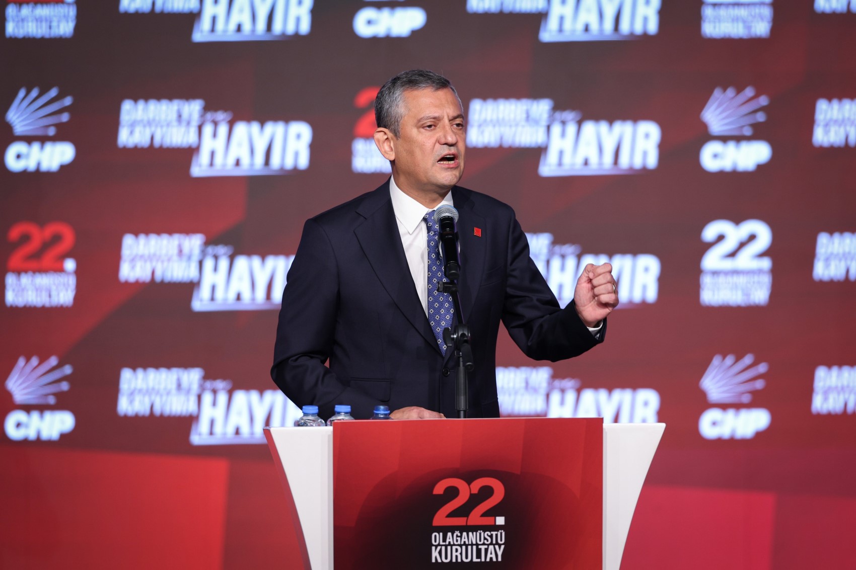 Özgür Özel, İmamoğlu'nun adaylığı engellenirse ne yapılacağını açıkladı! Dikkat çeken Mansur Yavaş sözleri...