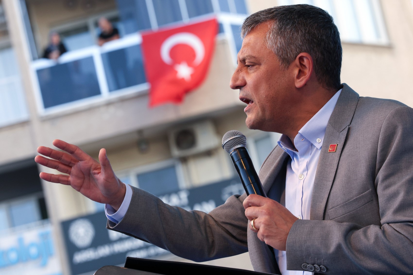 Özgür Özel, İmamoğlu'nun adaylığı engellenirse ne yapılacağını açıkladı! Dikkat çeken Mansur Yavaş sözleri...