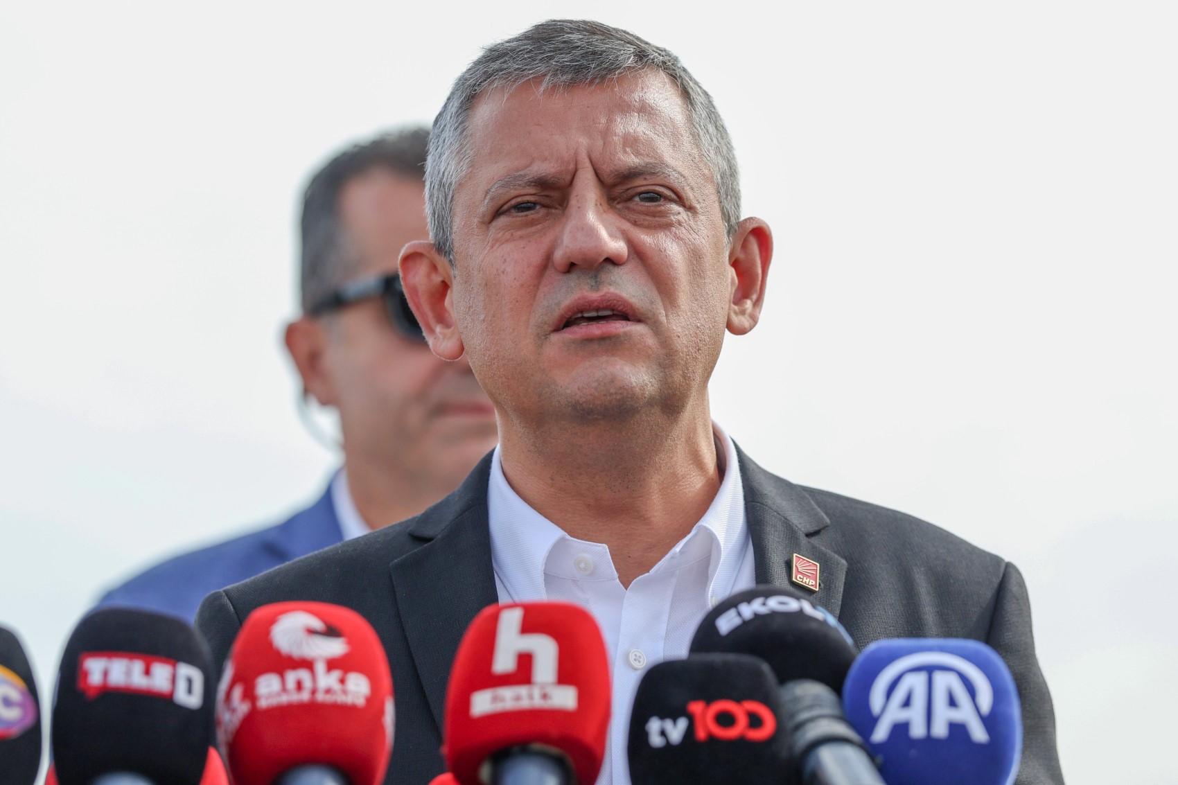 Özgür Özel, İmamoğlu'nun adaylığı engellenirse ne yapılacağını açıkladı! Dikkat çeken Mansur Yavaş sözleri...