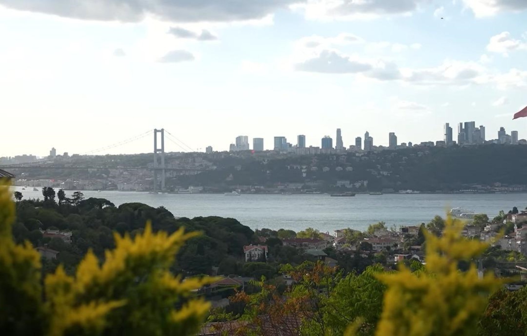 İkinci kez evlenmişti: Rasim Ozan Kütahyalı'nın boğaz manzaralı lüks evi