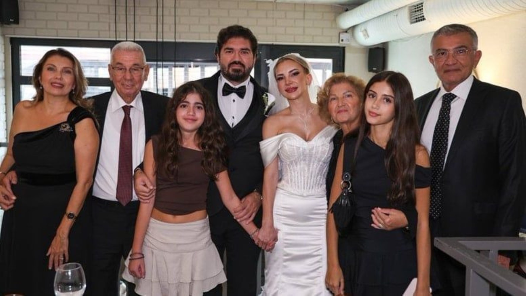 İkinci kez evlenmişti: Rasim Ozan Kütahyalı'nın boğaz manzaralı lüks evi