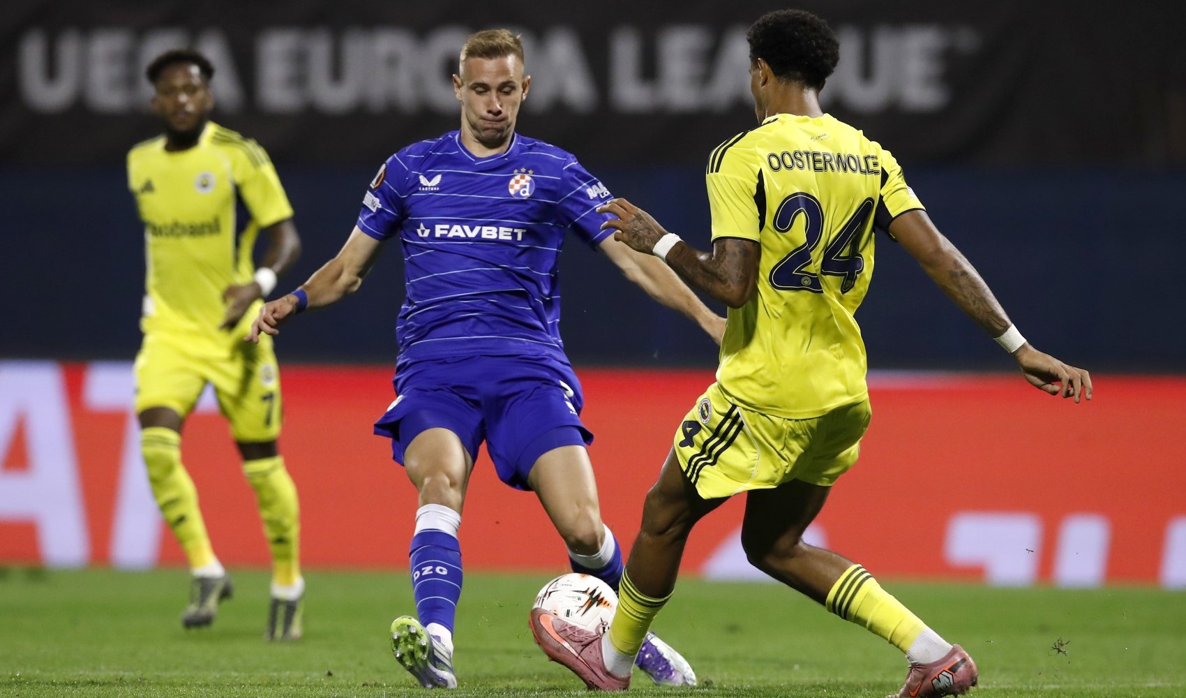 Fenerbahçe, Avrupa Ligi'ne yenilgiyle başladı: Dinamo Zagreb'den 3 gol yedi