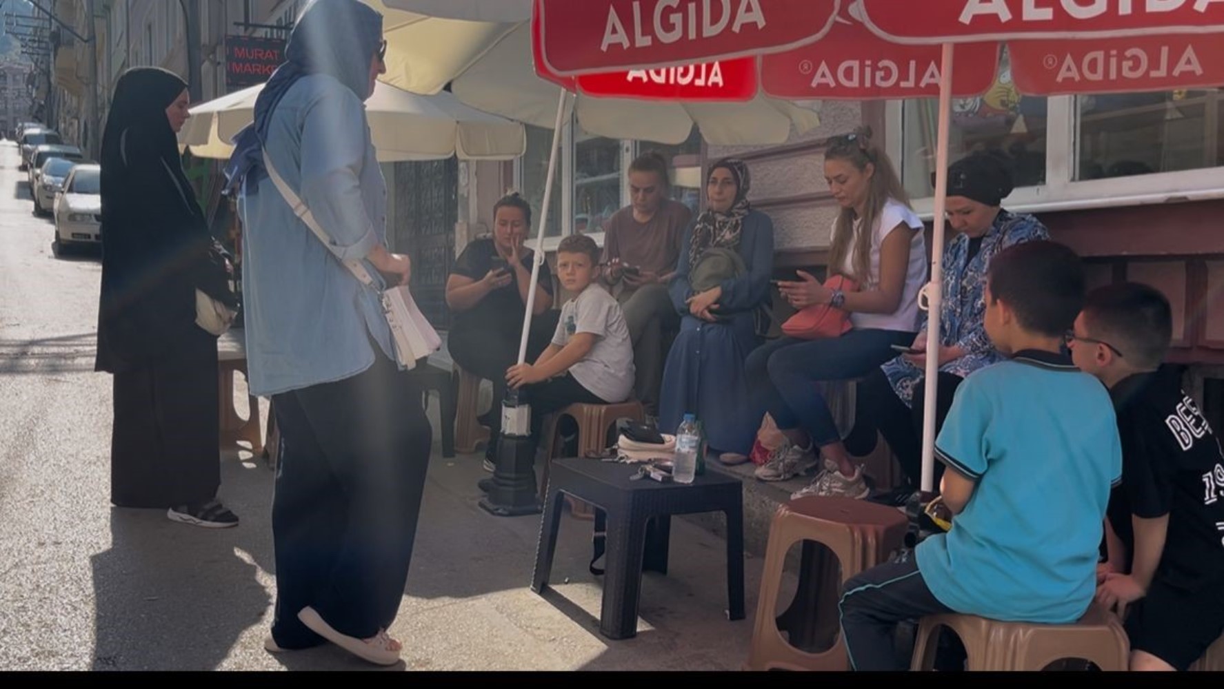 Çocuğun parmağı koptu, öğretmen derse devam etti: İlkokulda korku dolu anlar