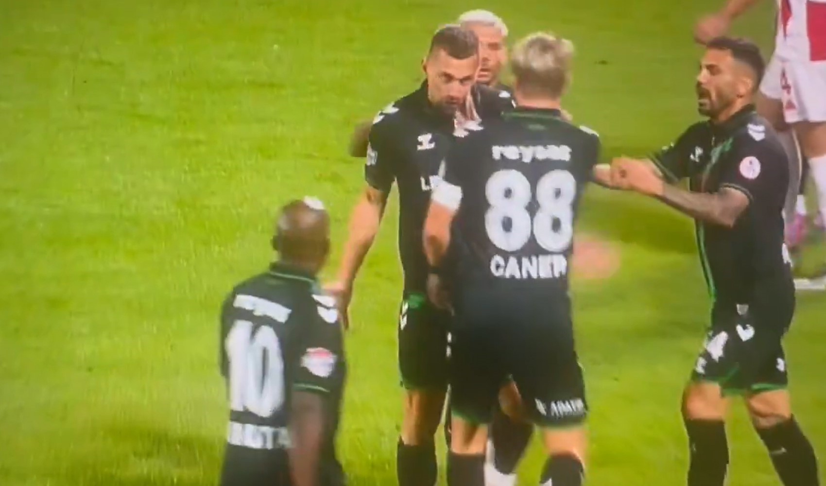 Caner Erkin'den takım arkadaşına tokat
