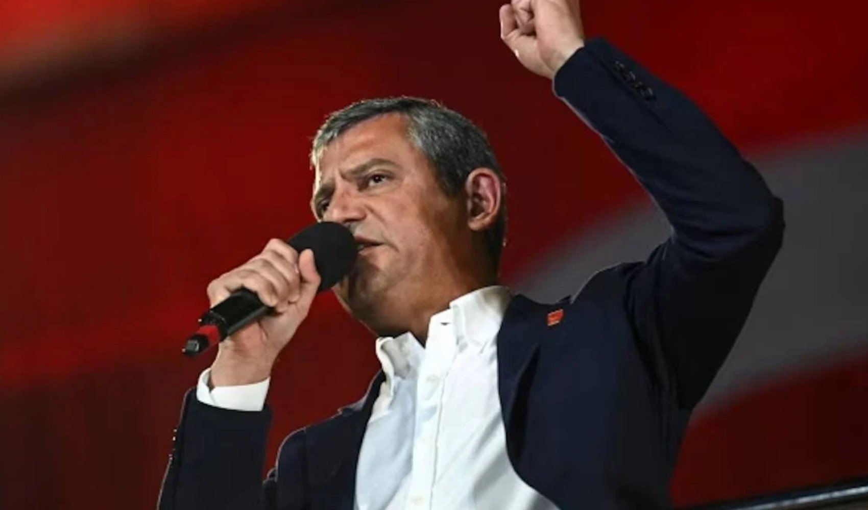 Özgür Özel'den ek gümrük vergilerinin kaldırılma kararına tepki: En büyük kazık
