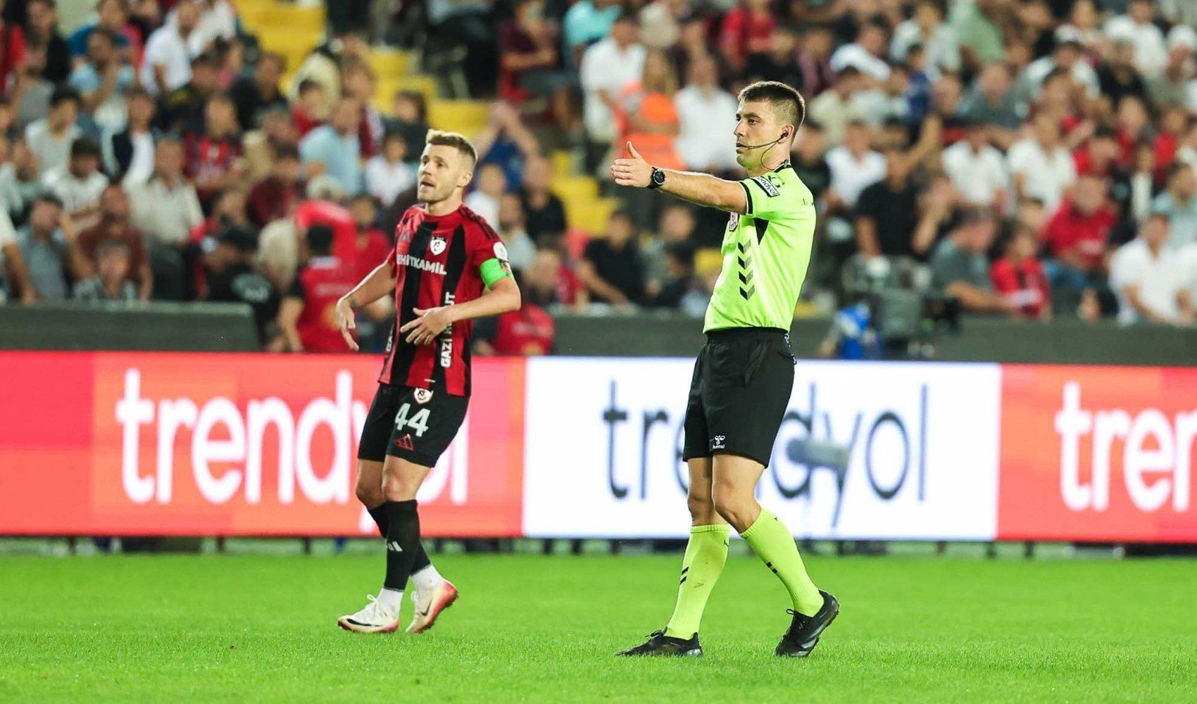 Samsunspor'dan hakem kararlarına tepki: Emekler heba edildi