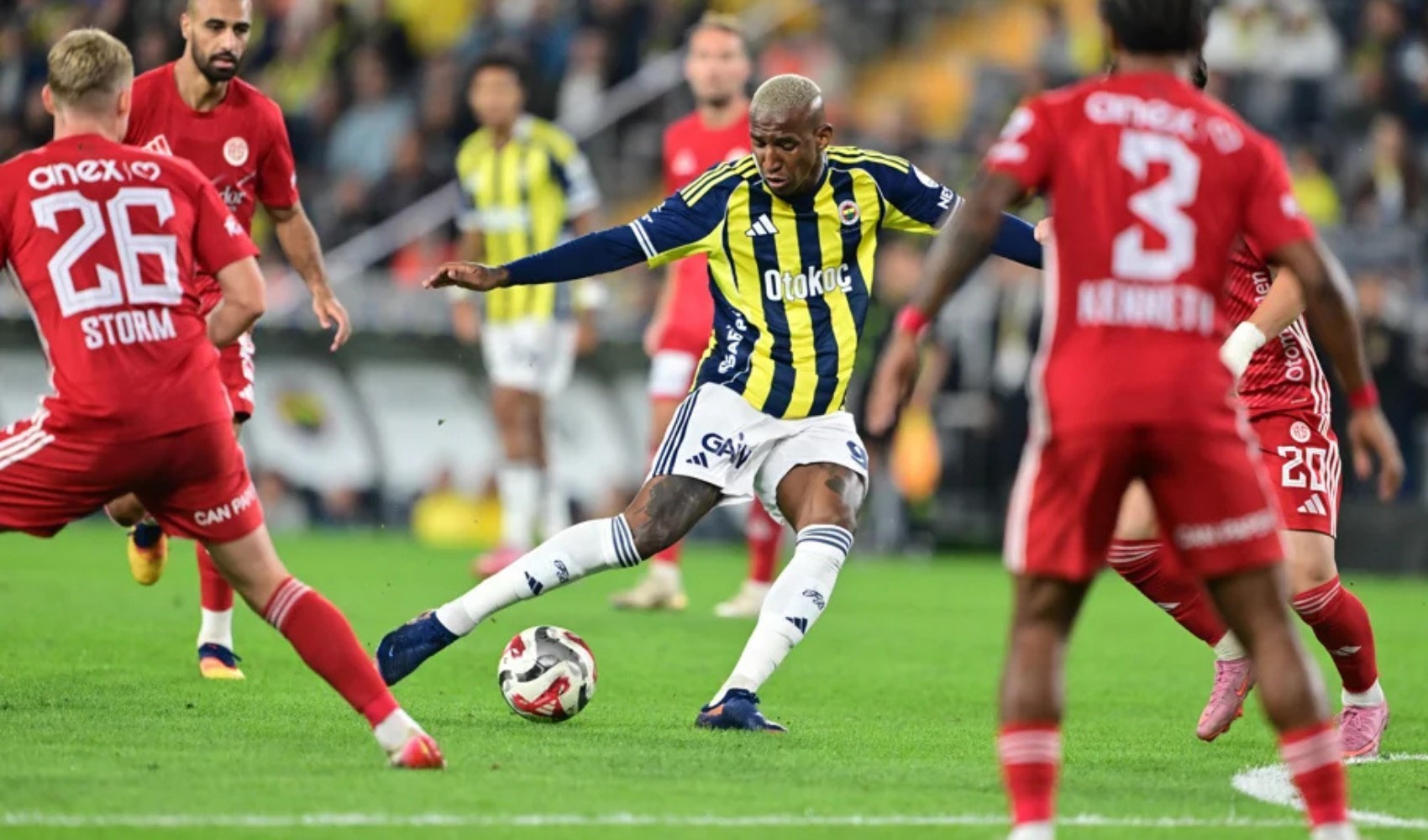 Fenerbahçe Kadıköy'de 3 puanı aldı: 2 maç aradan sonra kazandı