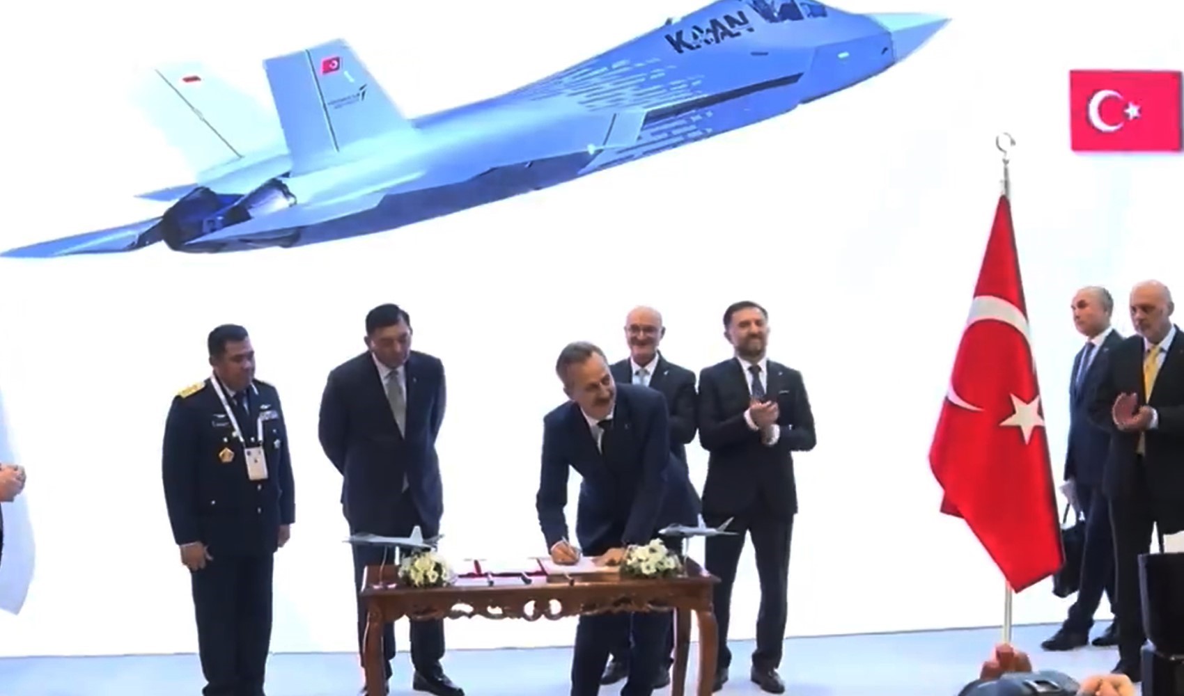 Hakan Fidan'ın KAAN açıklaması ardından YRP harekete geçti: Kimi kime şikayet ediyorsunuz