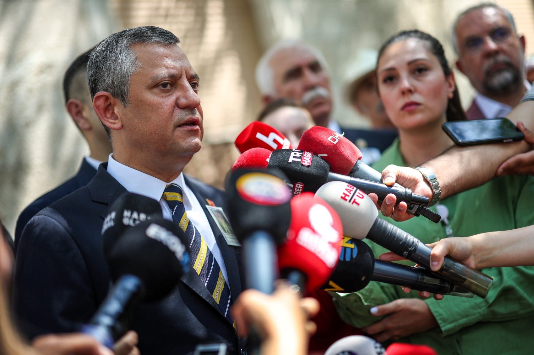 CHP İstanbul'a kayyum sonrası Özgür Özel'den istifa ve komisyon kararı!