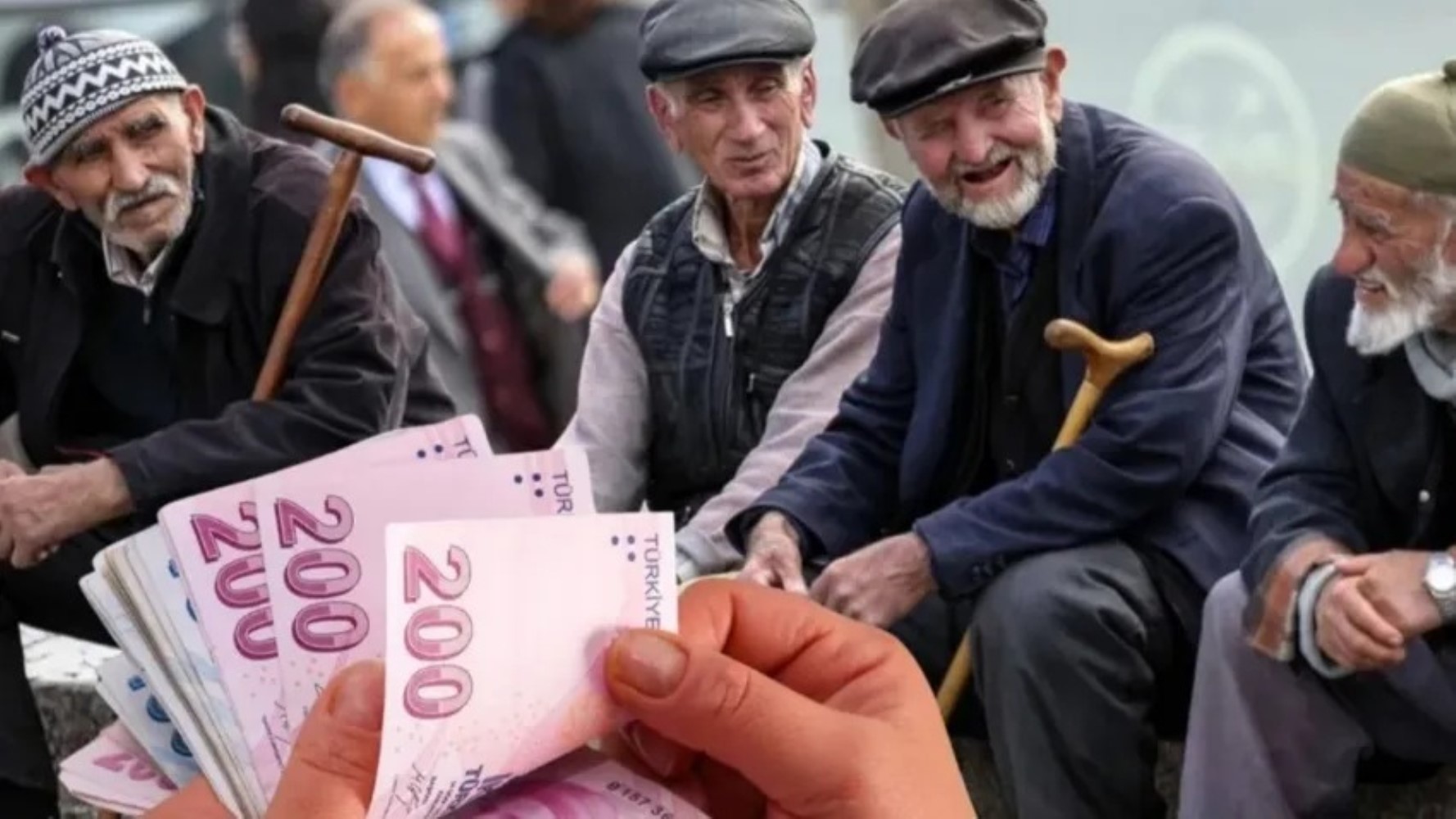Maaş promosyonu güncellendi: Emeklilere en çok promosyonu hangi banka veriyor?