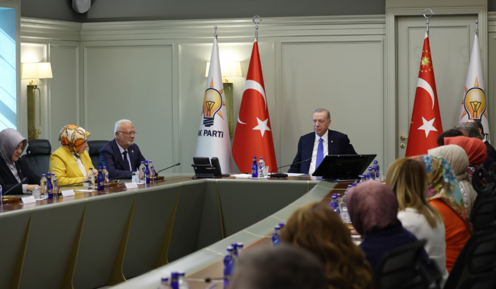 Erdoğan'ın kabulünde Özlem Çerçioğlu detayı: En yakınına oturdu