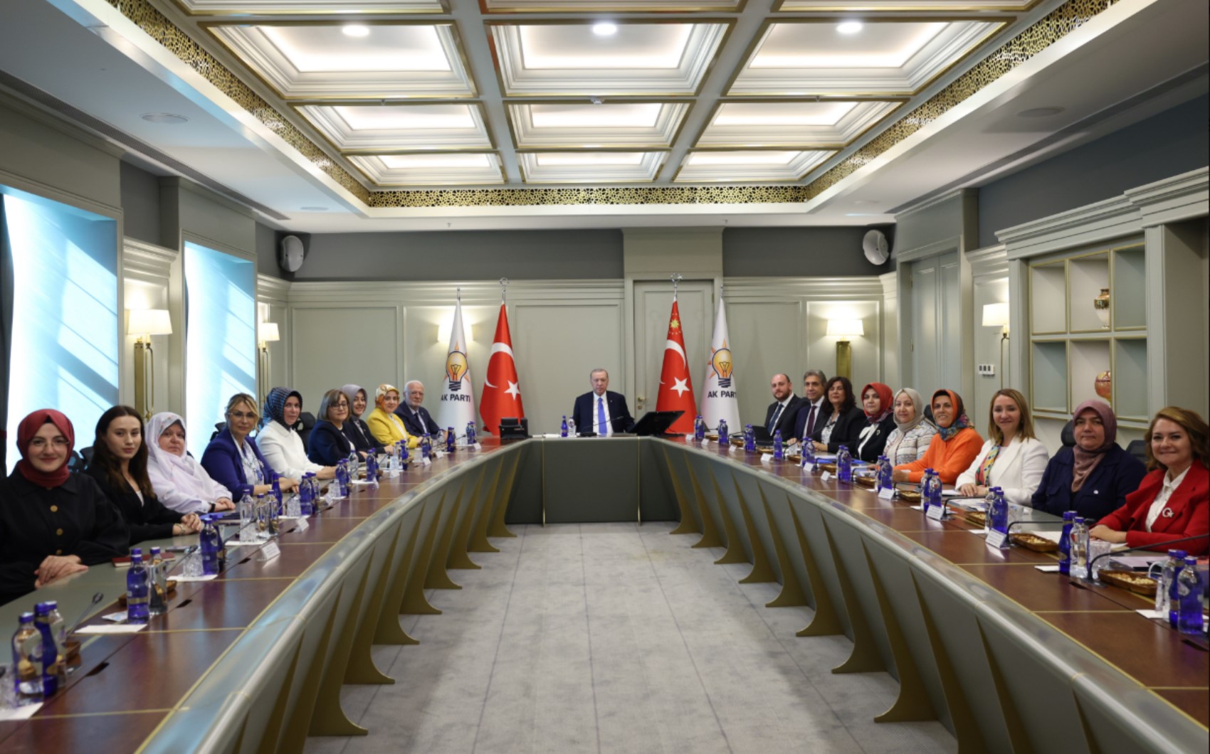 Erdoğan'ın kabulünde Özlem Çerçioğlu detayı: En yakınına oturdu
