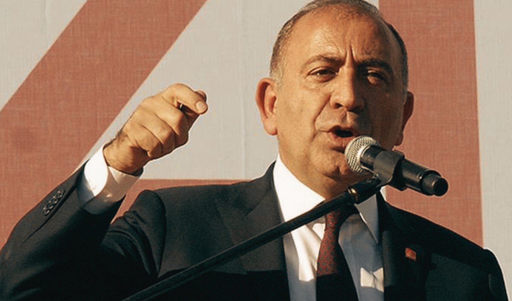 Son Dakika... Mahkeme kararıyla kayyum olarak atanan Gürsel Tekin 'göreve başladık' dedi!