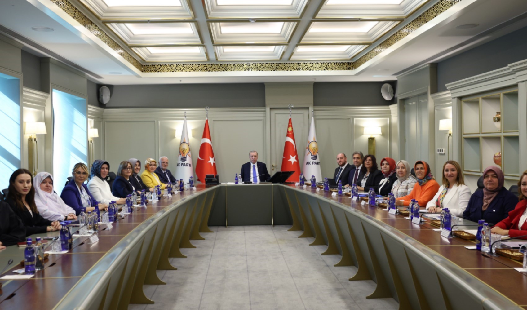 Erdoğan'ın kabulünde Özlem Çerçioğlu detayı: En yakınına oturdu