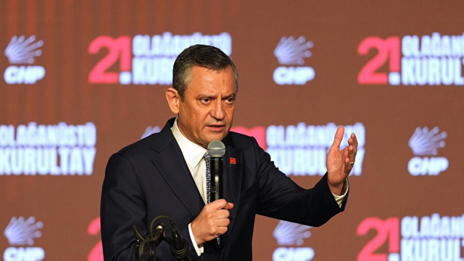 İktidara yakın gazeteye konuşan Gürsel Tekin'den cenaze benzetmesi!