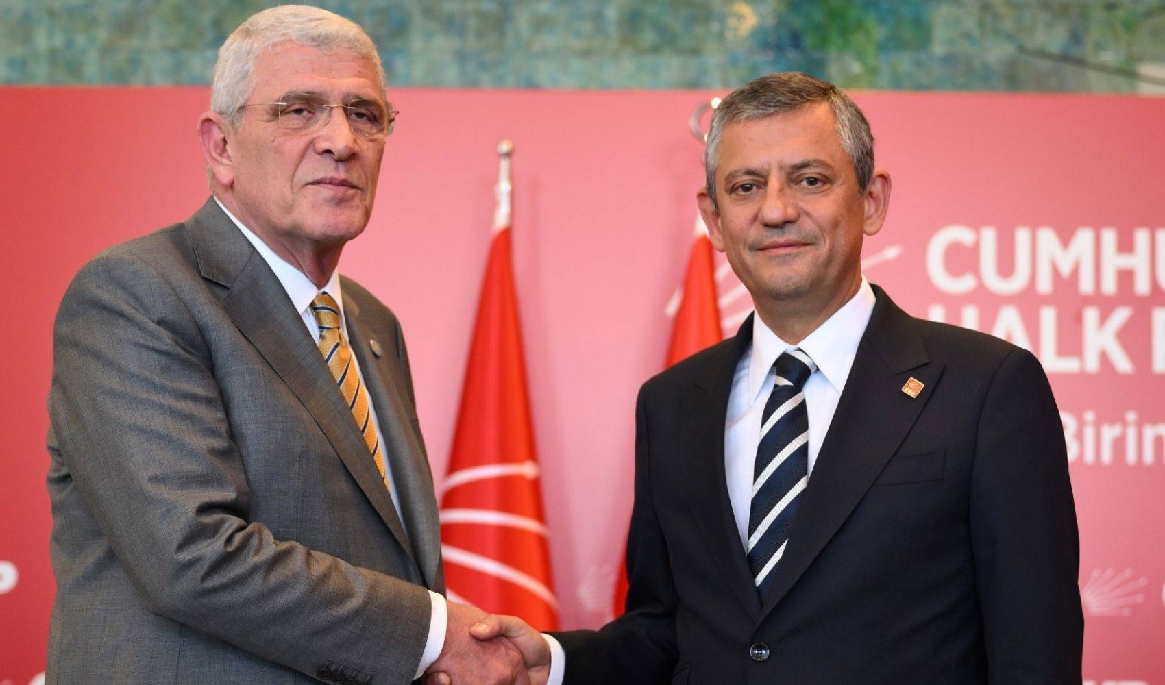 Özgür Özel ve Müsavat Dervişoğlu bir araya geldi: 'Bu güvencesizlik Erdoğan’ı da Gürlek’i de bırakmaz'