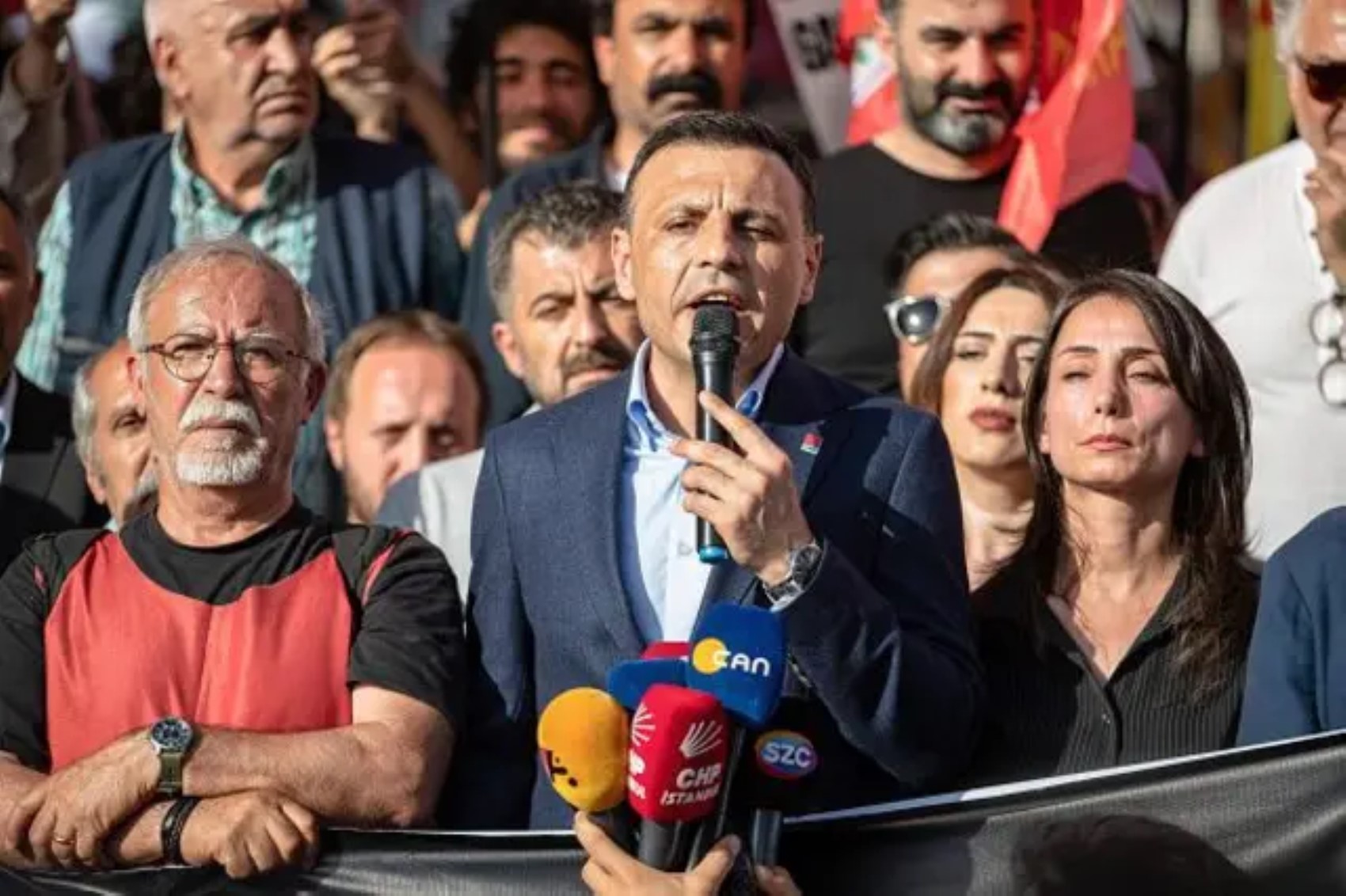 Pazartesi günü CHP İl Binasına geleceğini açıklayan Gürsel Tekin için flaş iddia: O ismi de yanında götürecek!
