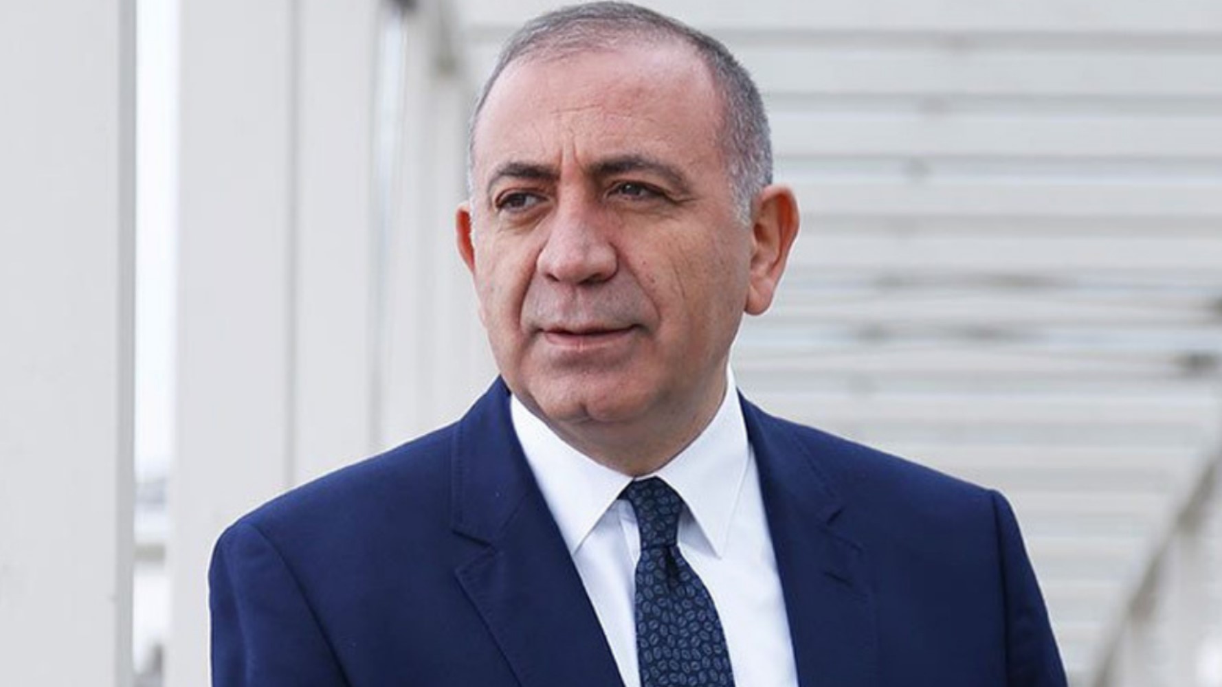 Pazartesi günü CHP İl Binasına geleceğini açıklayan Gürsel Tekin için flaş iddia: O ismi de yanında götürecek!