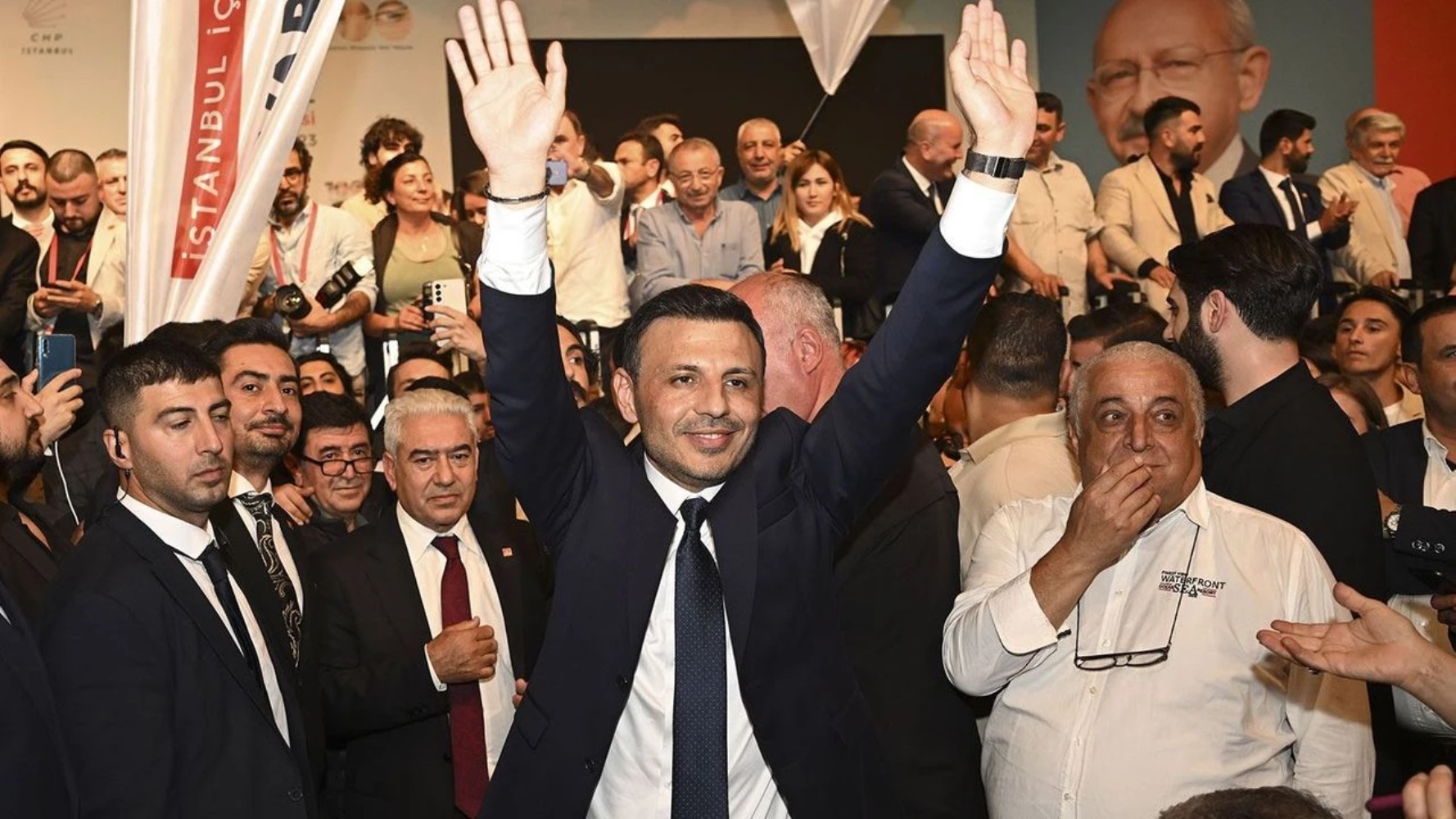 Pazartesi günü CHP İl Binasına geleceğini açıklayan Gürsel Tekin için flaş iddia: O ismi de yanında götürecek!