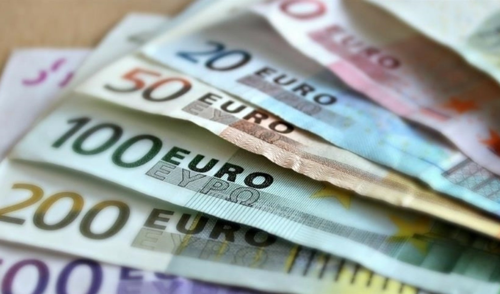 Euro Bölgesi'nde ekonomik büyüme ivme kaybetti