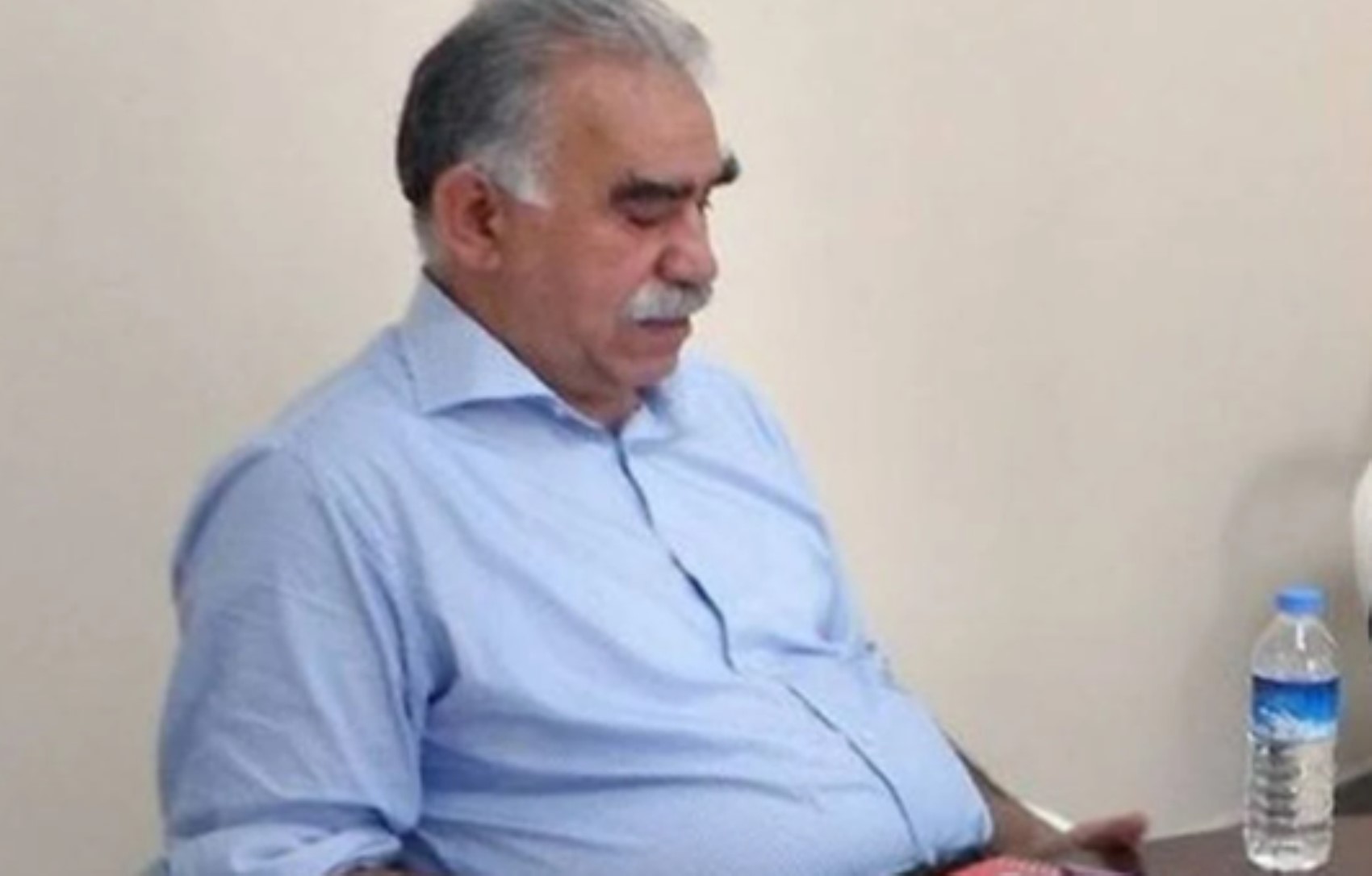 Teröristbaşı Öcalan'dan Demirtaş'a sert sözler: 'Seni Başkan yaptırmayacağız' polemiği sürüyor! 'CHP'nin de çıkarlarını gözetiyorum'