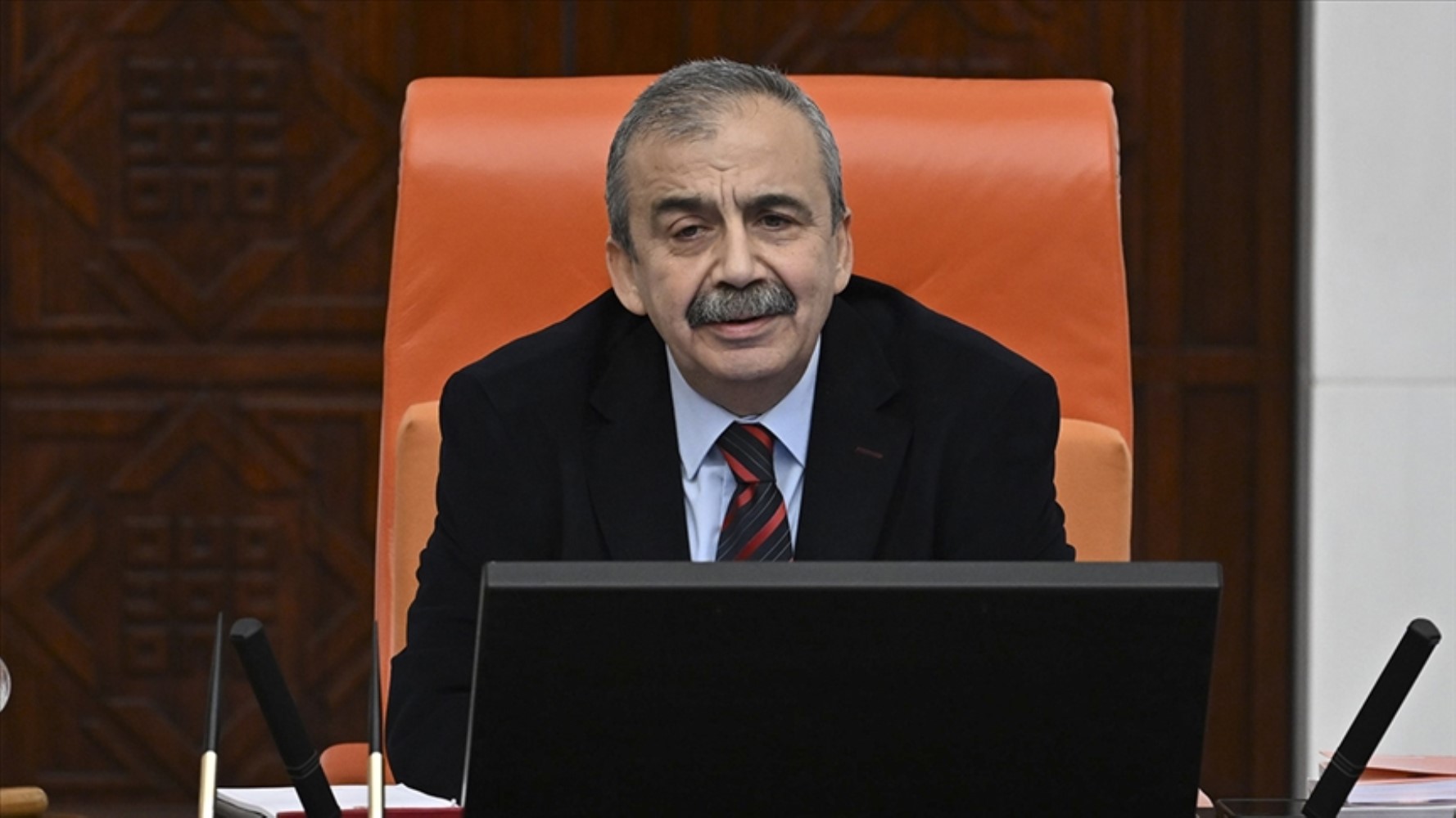 Teröristbaşı Öcalan'dan Demirtaş'a sert sözler: 'Seni Başkan yaptırmayacağız' polemiği sürüyor! 'CHP'nin de çıkarlarını gözetiyorum'