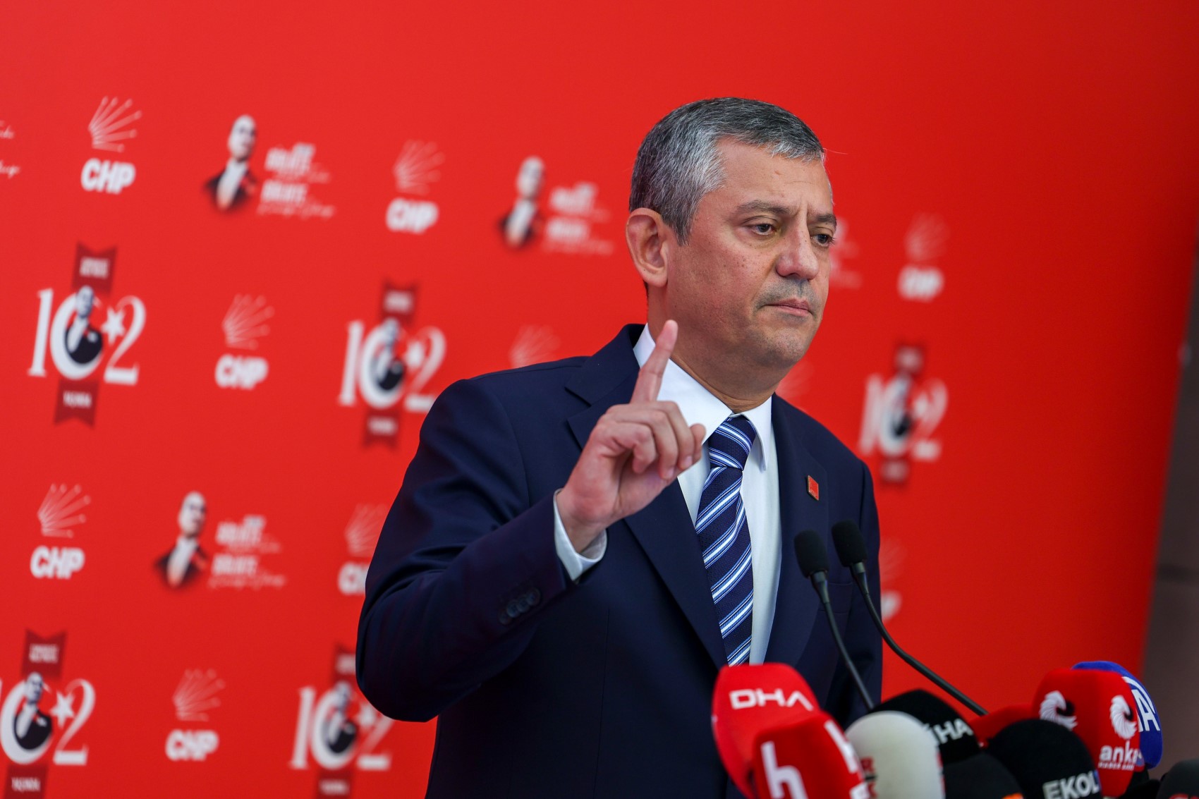 Özgür Özel, Kılıçdaroğlu'nun Gürsel Tekin kararını açıkladı! 'Kimseyi hedef göstermek istemem...'