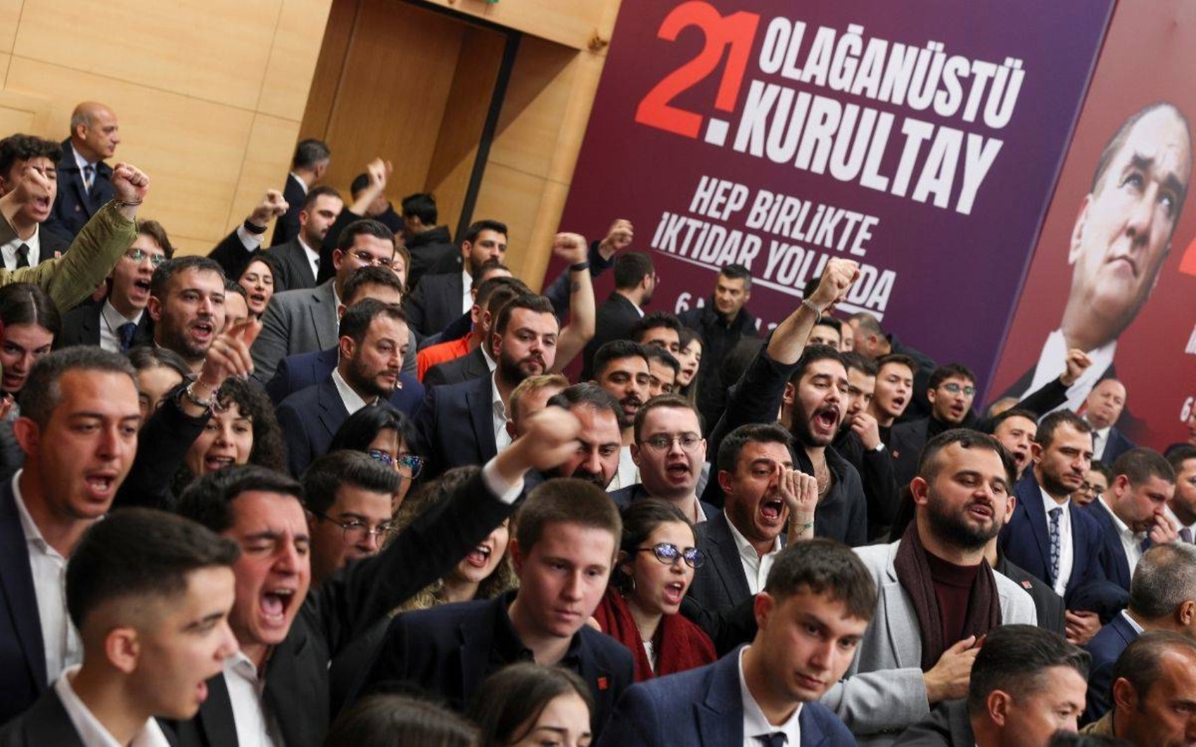 CHP'de gözler olağanüstü kurultaya çevrildi: Kemal Kılıçdaroğlu'ndan adaylık kararı