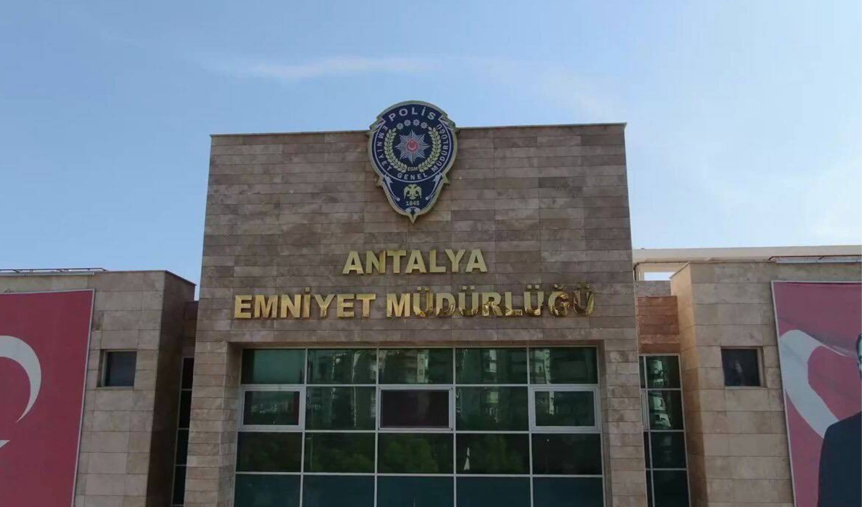 Antalya’daki rüşvet soruşturması Emniyet’e sıçradı: Emniyet Müdürüne ev, kıza daire, müdüre araç!