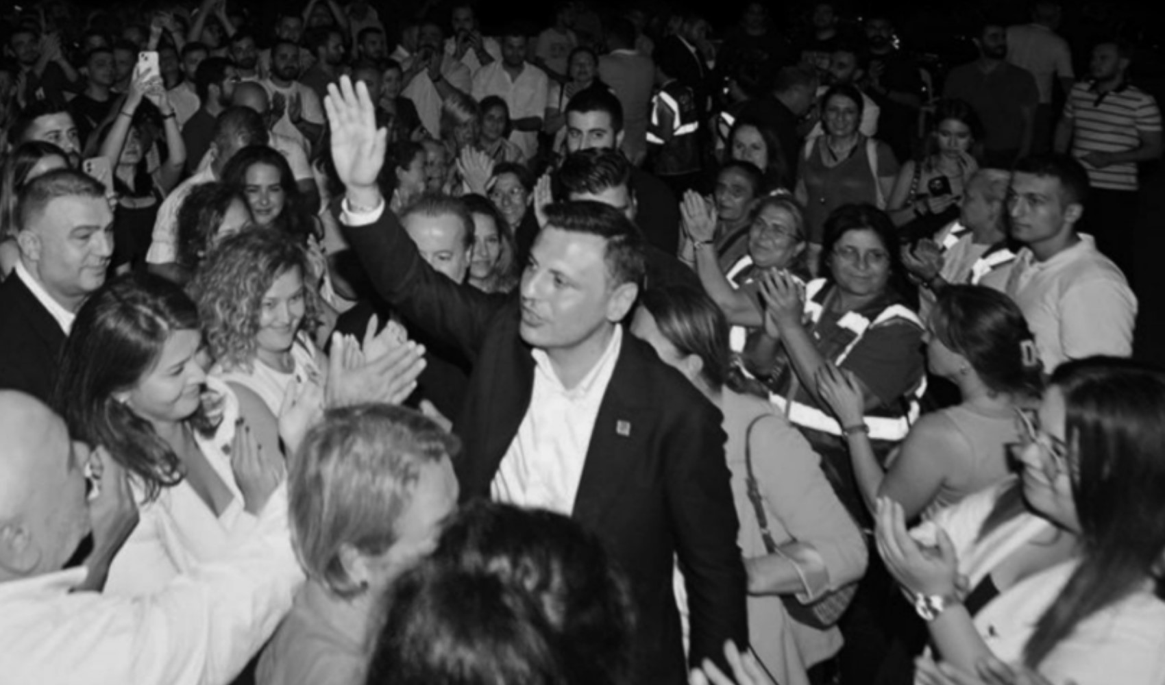 CHP İstanbul İl Başkanlığı'nda kayyum gerilimi: CHP Gençlik Kolları çağrı yaptı!