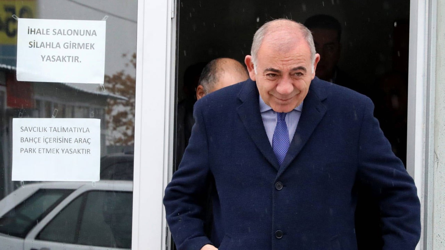 Gergin bekleyiş sürüyor: Gürsel Tekin'den çelişkili açıklamalar! İl binasına gidecek mi?
