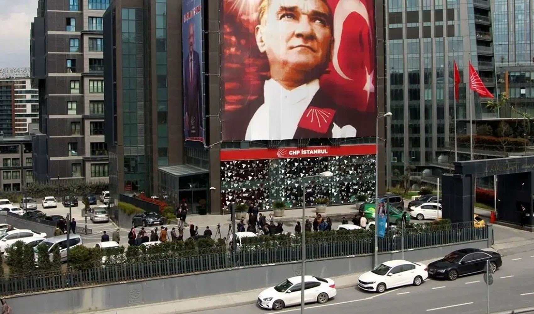 Son Dakika: CHP'den İstanbul İl Başkanlığı için kapatma kararı!