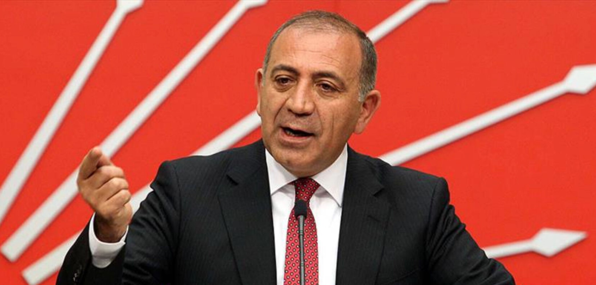 Kayyum Tekin’den '30 kişilik liste' dayatması: Milyonlarca CHP’li kendi binasına giremiyor