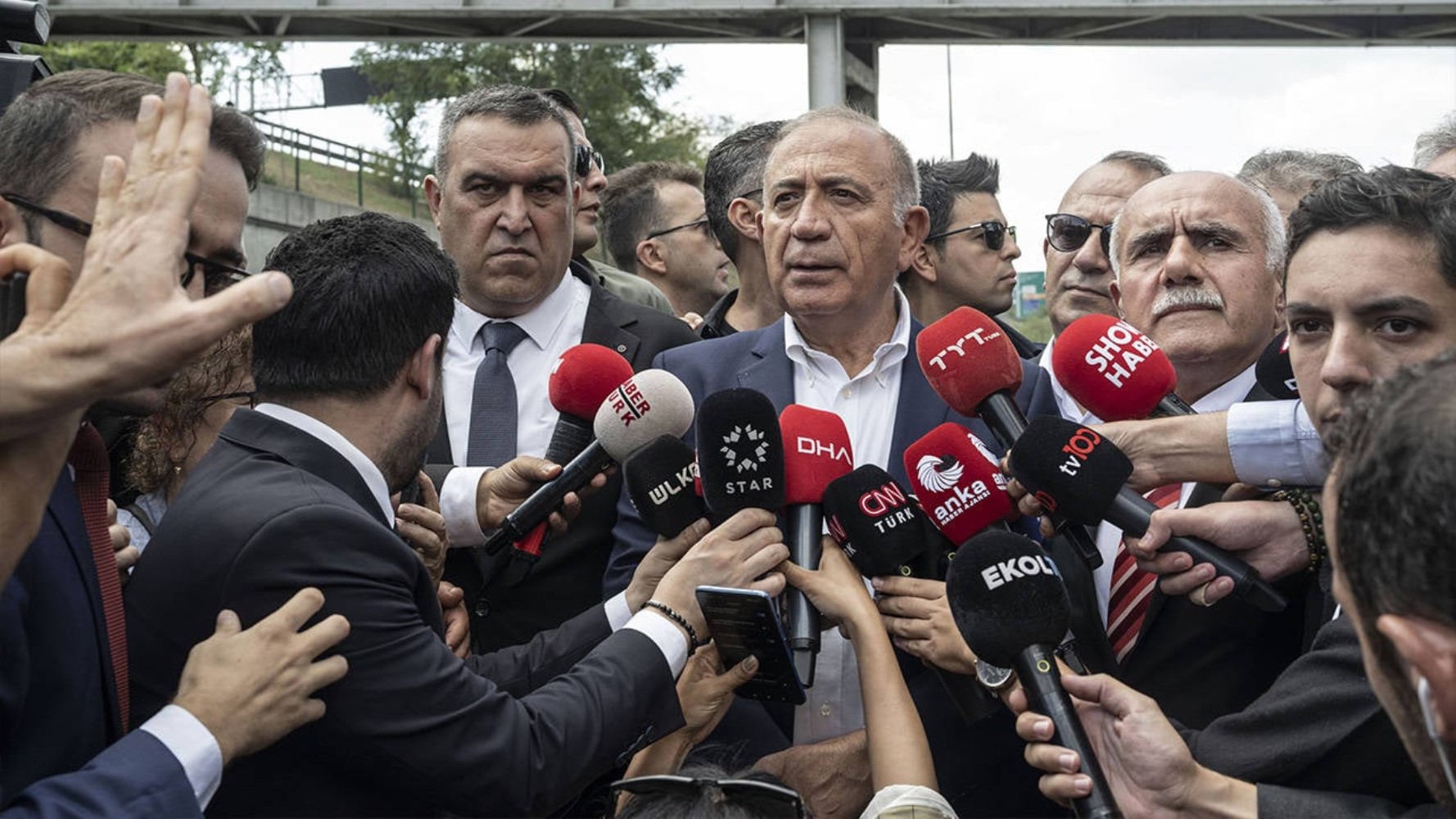 Kayyum Tekin’den '30 kişilik liste' dayatması: Milyonlarca CHP’li kendi binasına giremiyor