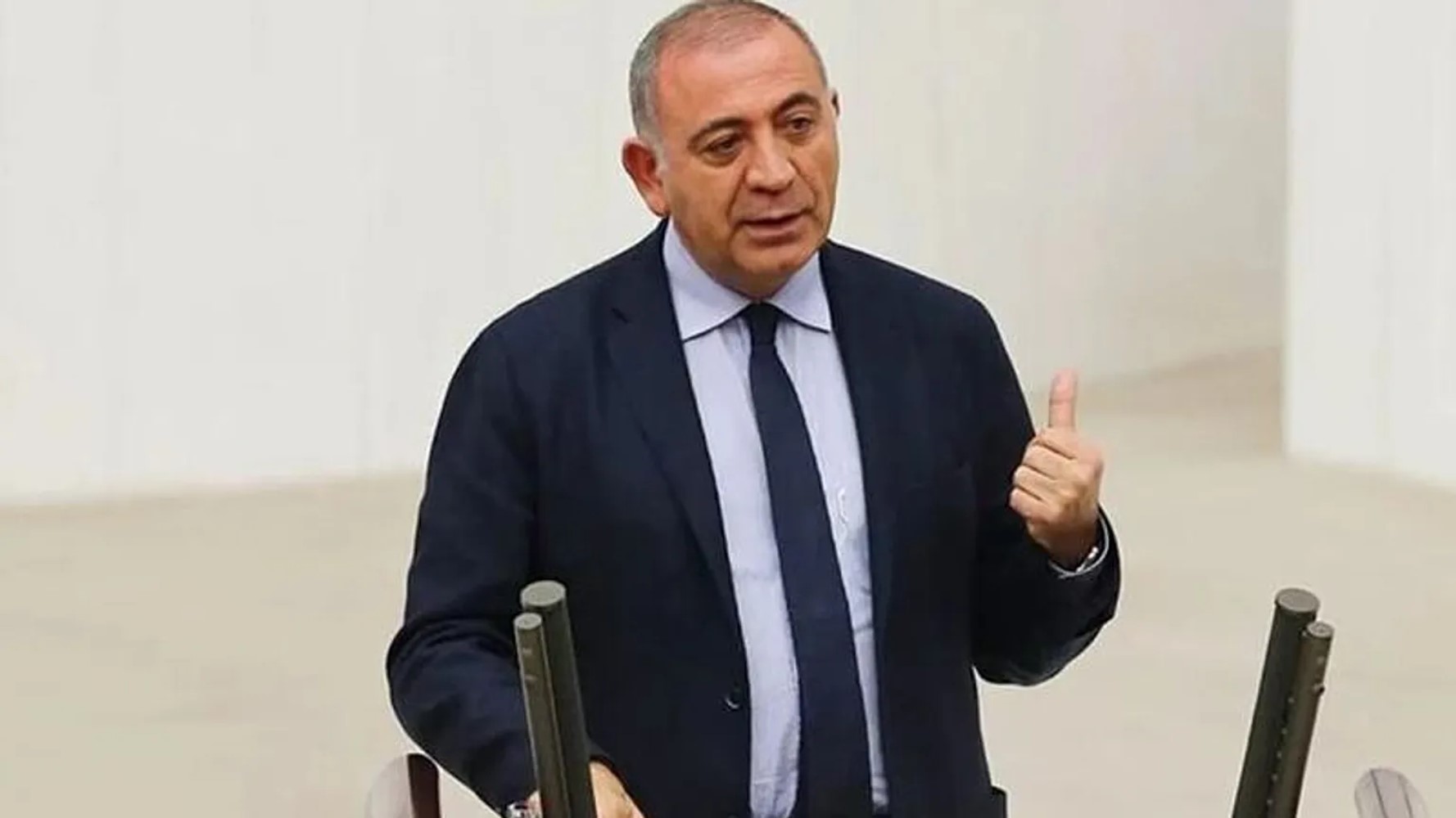 Kayyum Tekin’den '30 kişilik liste' dayatması: Milyonlarca CHP’li kendi binasına giremiyor