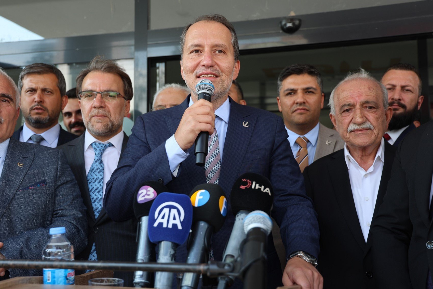 Kayyum krizi sonrası ilk anket! Kayyum darbesi geri tepti: AKP çıkmazda!
