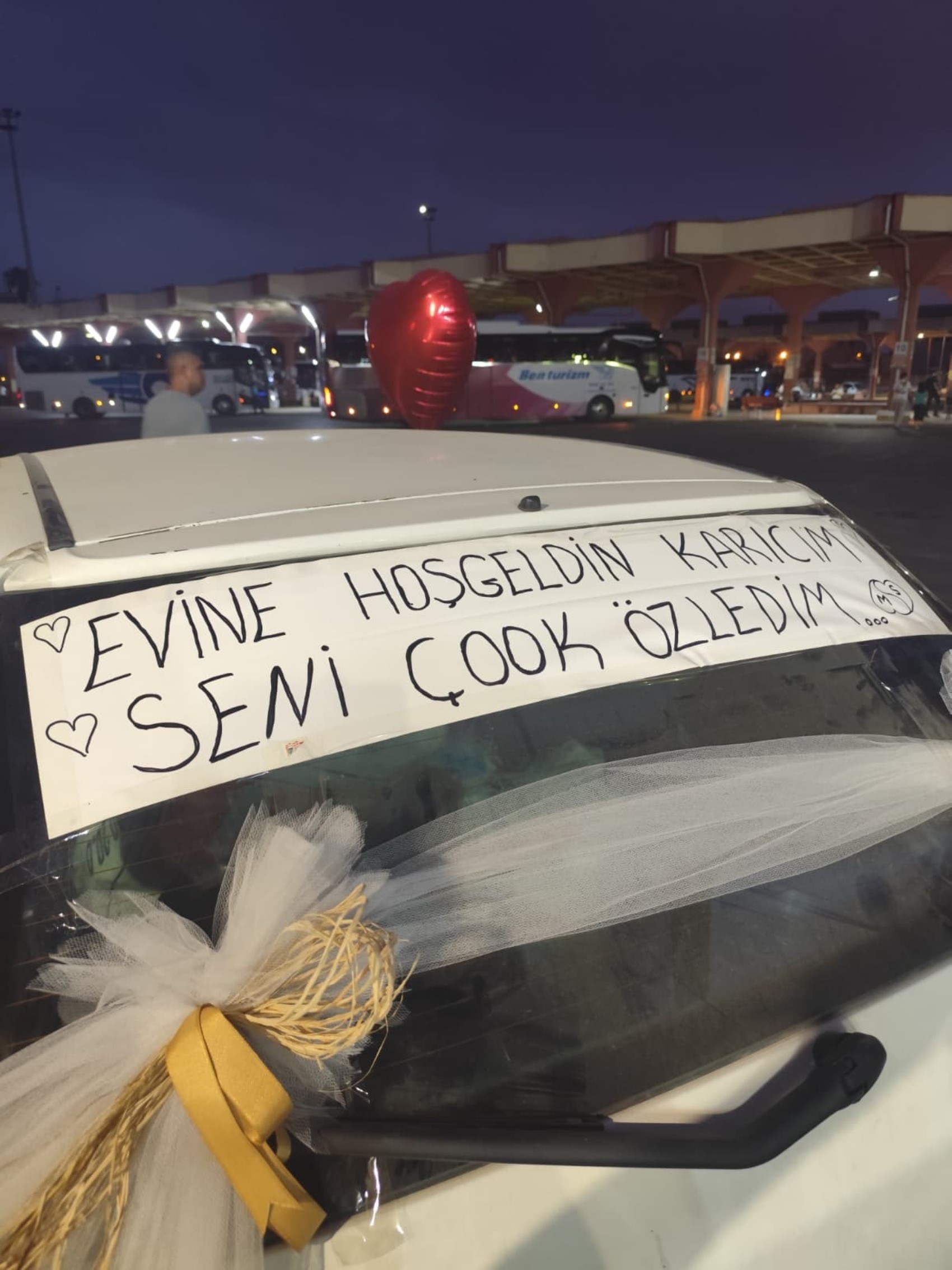 Eşine sürpriz yapan koca işten çıkarıldı