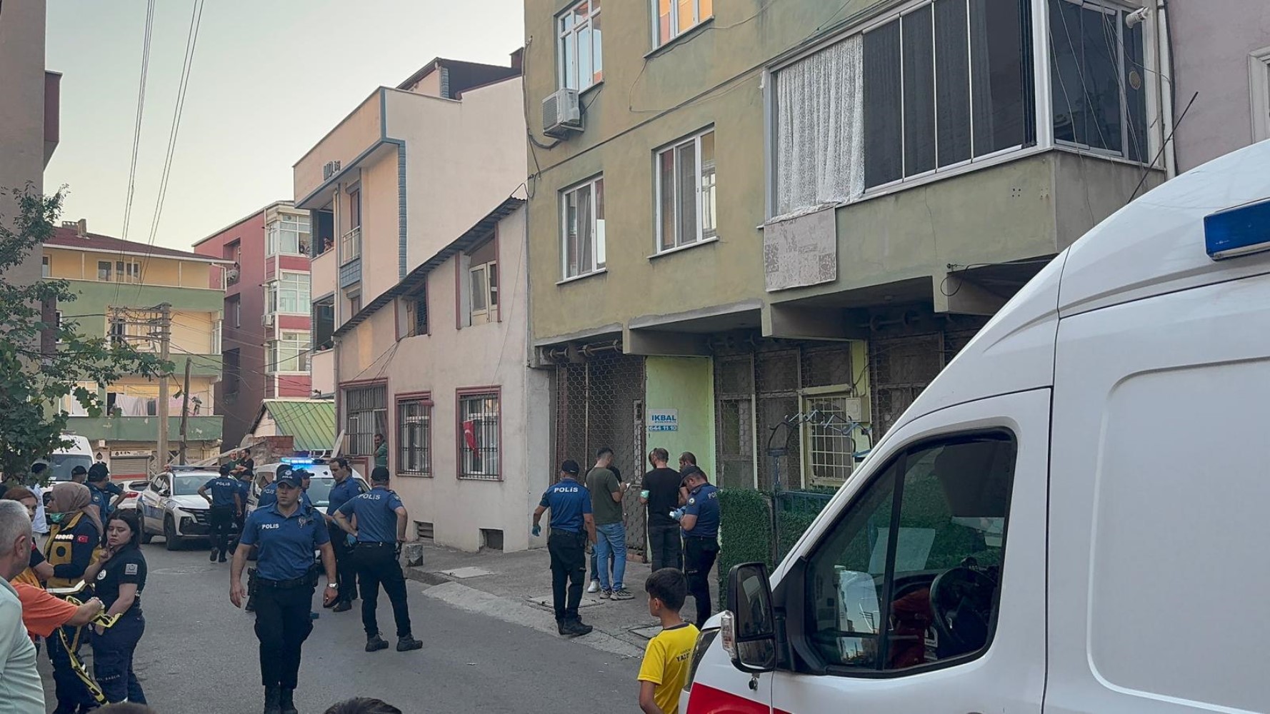 Anne ve 5 yaşındaki kızı ölü bulundu: Bıçak yaraları dikkat çekti