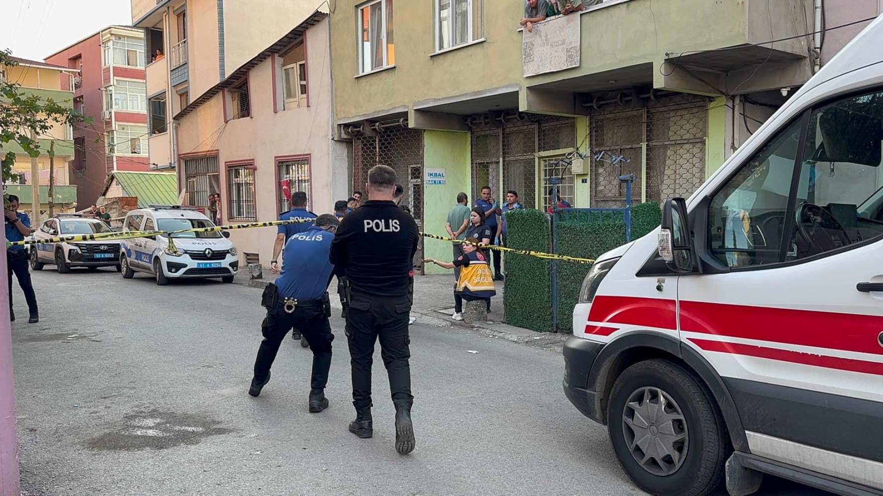 Anne ve 5 yaşındaki kızı ölü bulundu: Bıçak yaraları dikkat çekti