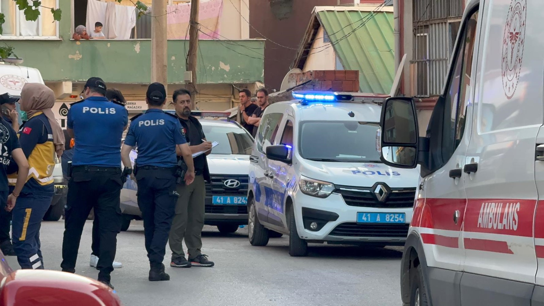 Anne ve 5 yaşındaki kızı ölü bulundu: Bıçak yaraları dikkat çekti
