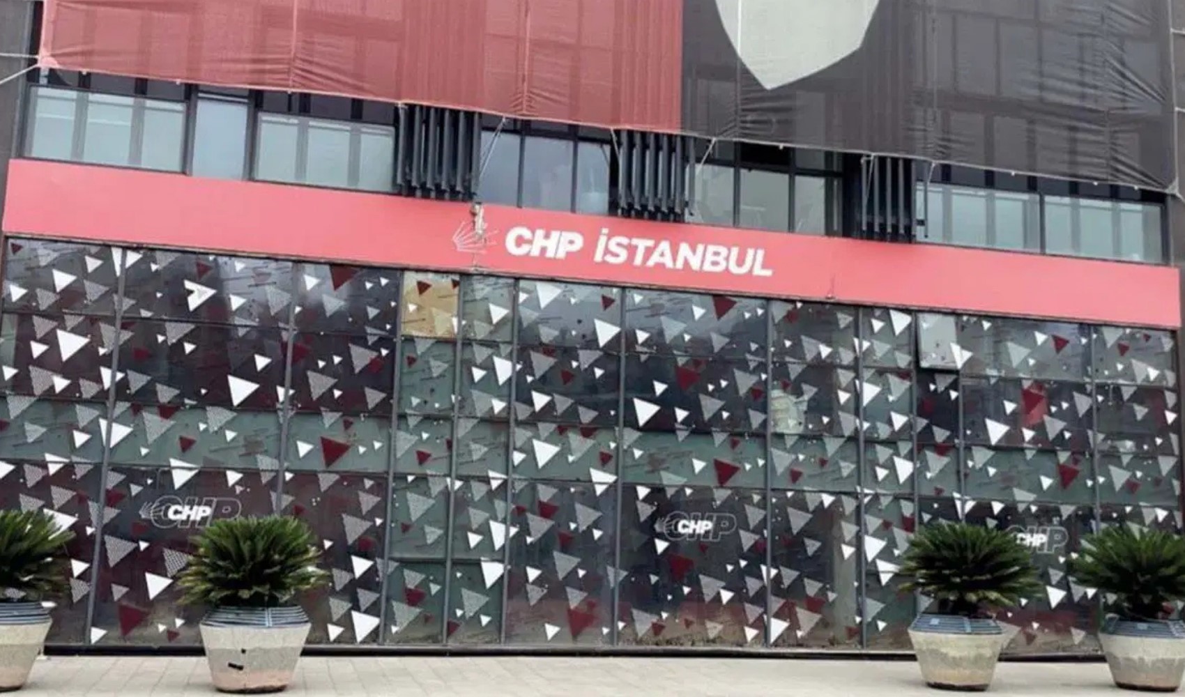 CHP İstanbul İl Başkanlığı ablukası sonrası gözaltılar: 3 kişi tutuklandı