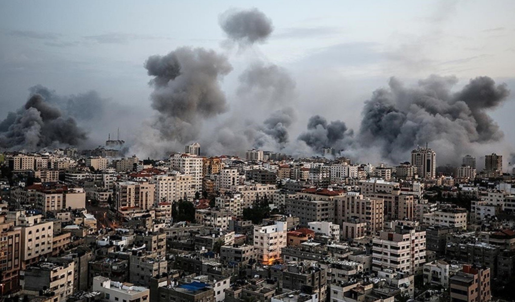 İsrail, Hamas liderlerini hedef aldı